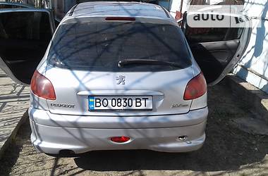 Хетчбек Peugeot 206 2003 в Городку