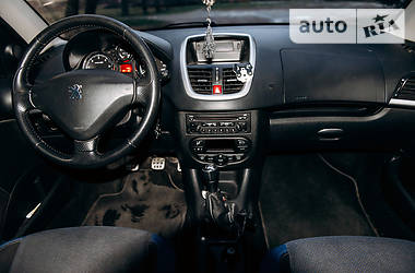 Хэтчбек Peugeot 206 2012 в Ивано-Франковске