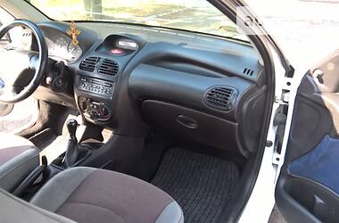 Хетчбек Peugeot 206 2004 в 