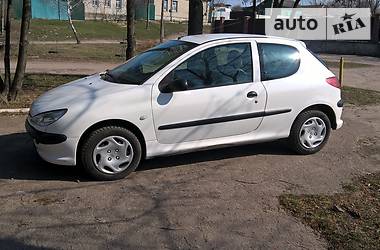 Хетчбек Peugeot 206 2004 в 