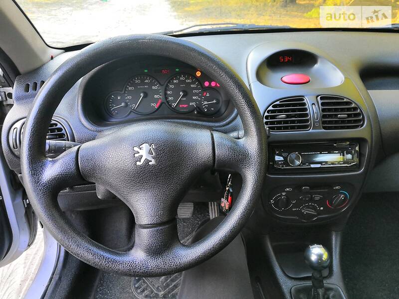 Хетчбек Peugeot 206 2000 в Києві