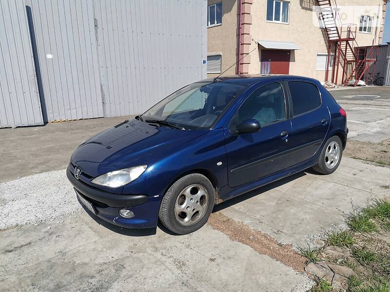 Хетчбек Peugeot 206 2001 в Києві