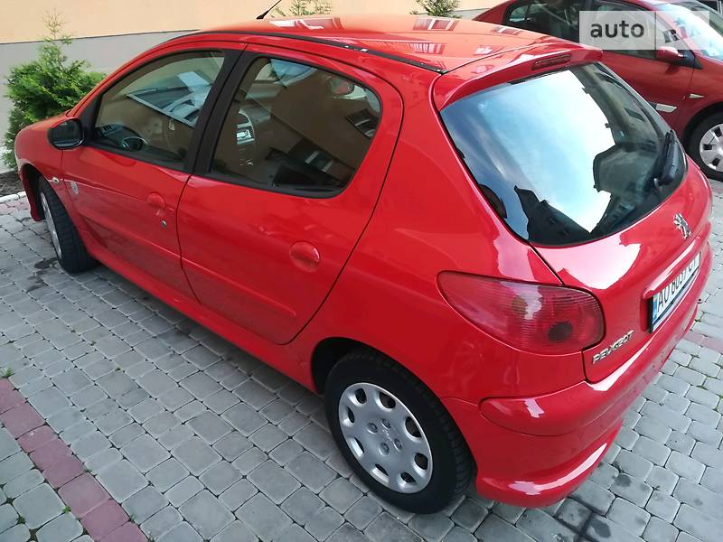 Хетчбек Peugeot 206 2008 в Мукачевому