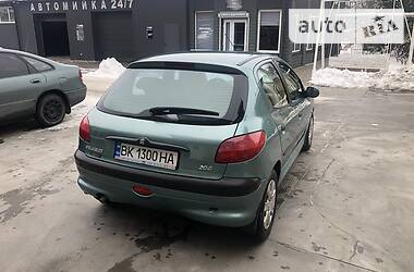 Хэтчбек Peugeot 206 2001 в Ровно