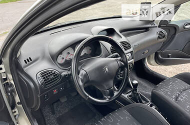 Хэтчбек Peugeot 206 2004 в Житомире