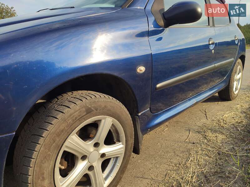 Хетчбек Peugeot 206 2007 в Краснограді