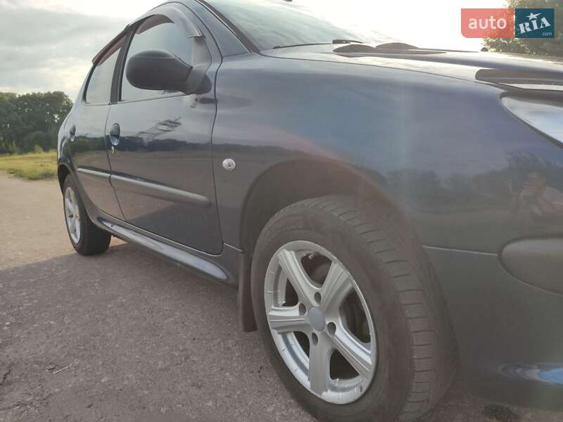 Хетчбек Peugeot 206 2007 в Краснограді