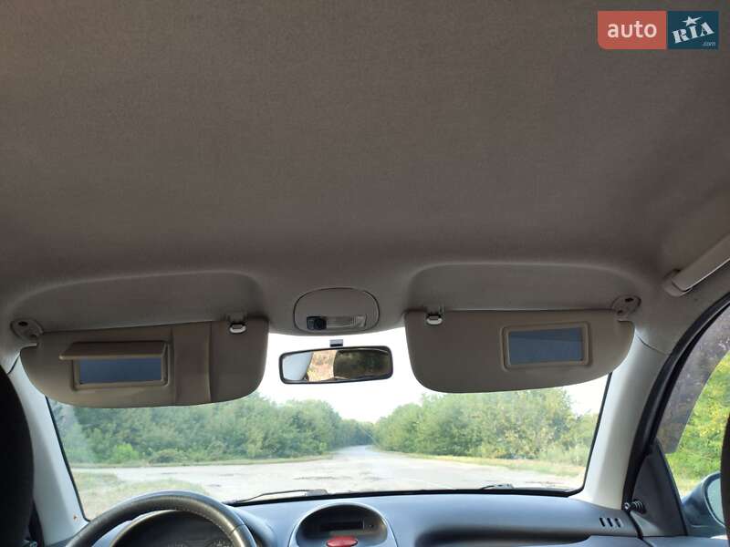 Хетчбек Peugeot 206 2007 в Краснограді