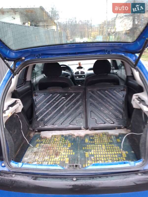 Хетчбек Peugeot 206 2005 в Каневі