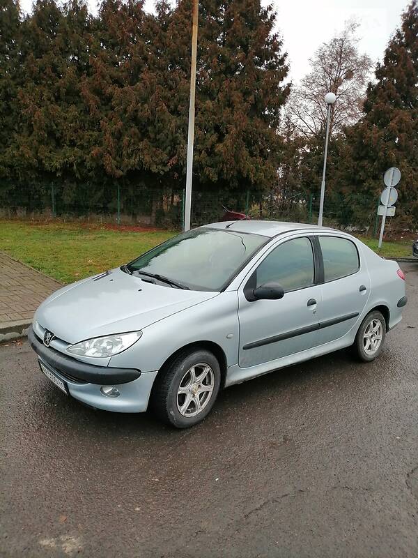 Седан Peugeot 206 2010 в 