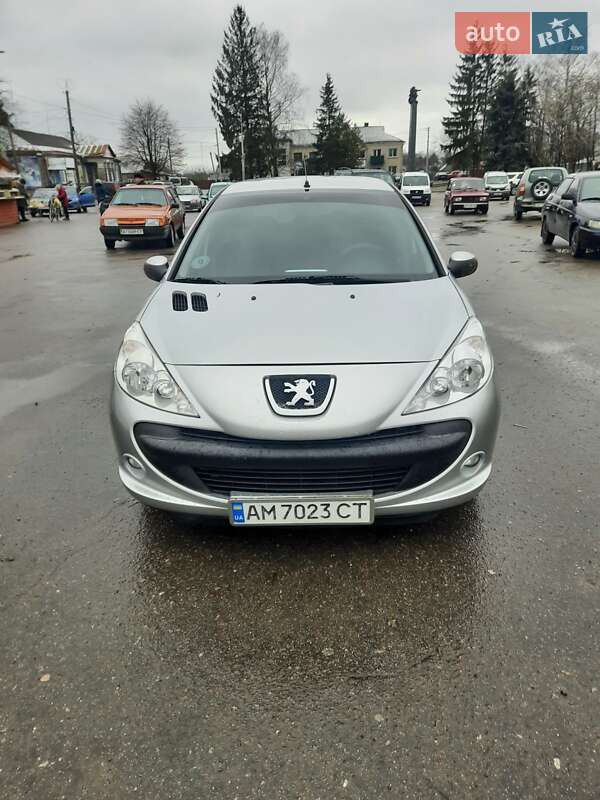Хэтчбек Peugeot 206 2010 в Звягеле фото 2 Хэтчбек Peugeot 206 2010 в Звягеле