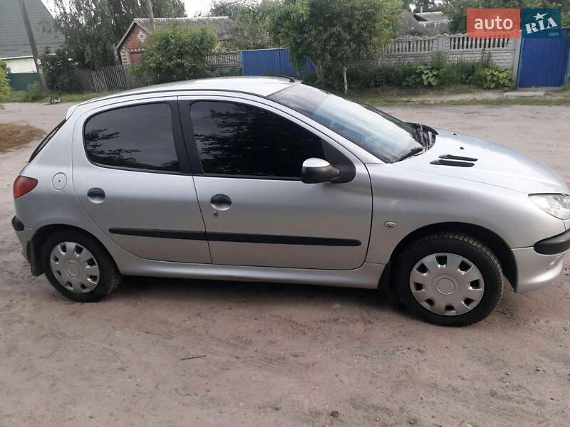 Хэтчбек Peugeot 206 2008 в Погребище