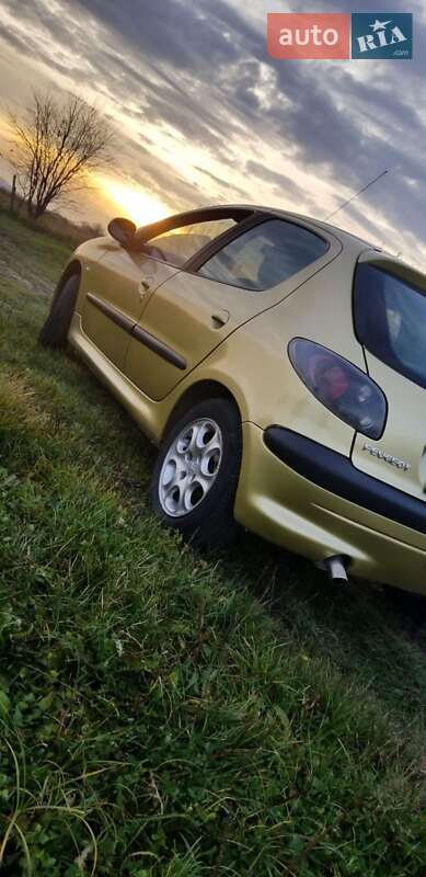 Хетчбек Peugeot 206 2002 в Івано-Франківську