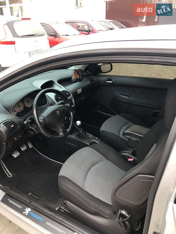 Хэтчбек Peugeot 206 2003 в Кременчуге