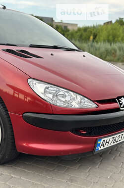Хэтчбек Peugeot 206 2006 в 