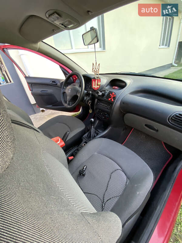 Седан Peugeot 206 2008 в Остер