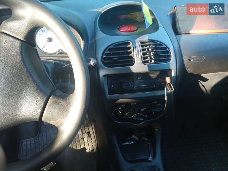 Хетчбек Peugeot 206 2005 в Балаклії фото 5 Хетчбек Peugeot 206 2005 в Балаклії
