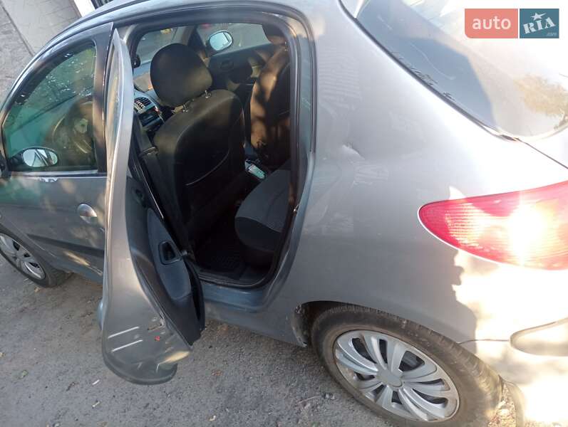 Хетчбек Peugeot 206 2005 в Балаклії фото 4 Хетчбек Peugeot 206 2005 в Балаклії