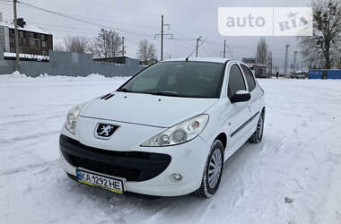 Хэтчбек Peugeot 206 2011 в Киеве