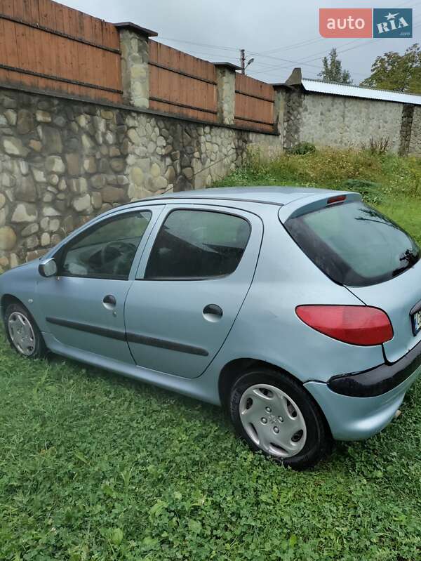 Хетчбек Peugeot 206 2000 в Вижниці