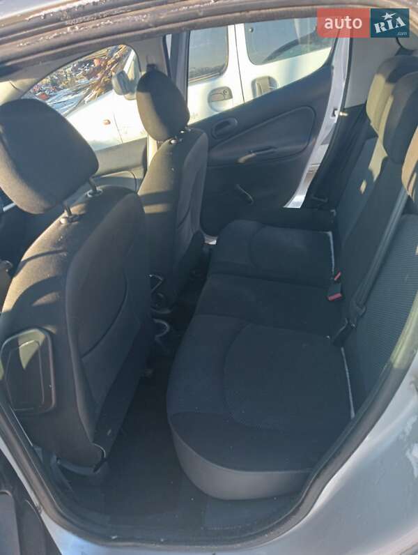 Хетчбек Peugeot 206 2009 в Цумані