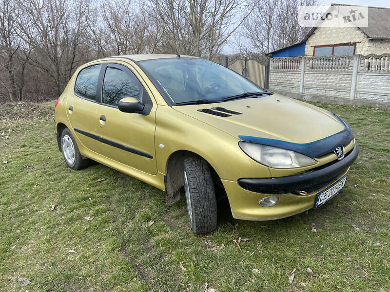 Хэтчбек Peugeot 206 2003 в Кельменцах