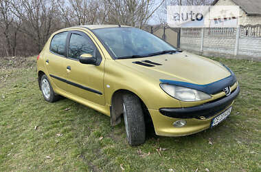 Хэтчбек Peugeot 206 2003 в Кельменцах