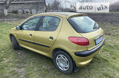 Хэтчбек Peugeot 206 2003 в Кельменцах