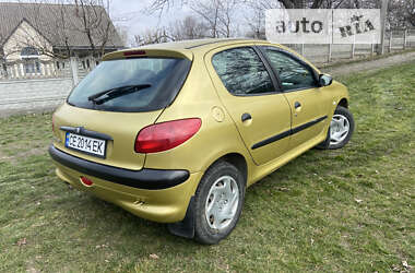 Хэтчбек Peugeot 206 2003 в Кельменцах