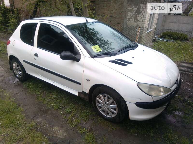 Хэтчбек Peugeot 206 2002 в 