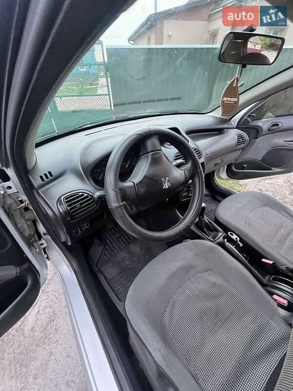 Седан Peugeot 206 2007 в Кагарлику