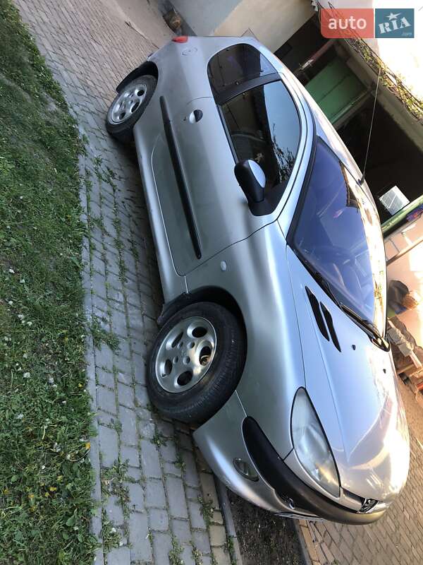 Хетчбек Peugeot 206 2002 в Тернополі