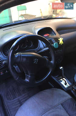 Хэтчбек Peugeot 206 2007 в 