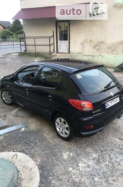 Хетчбек Peugeot 206 2010 в Самборі