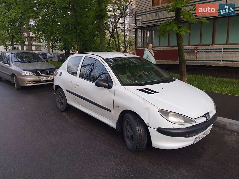 Хэтчбек Peugeot 206 2003 в Киеве