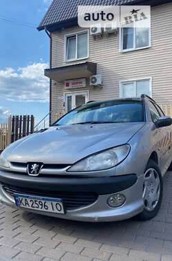 Хэтчбек Peugeot 206 2002 в Киеве