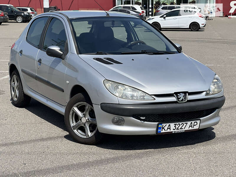 Хетчбек Peugeot 206 2008 в Києві