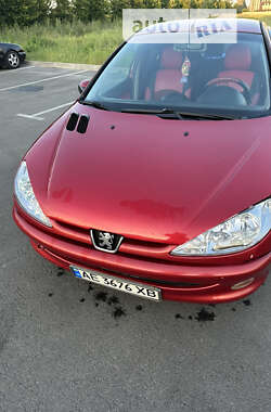 Хетчбек Peugeot 206 2003 в Києві