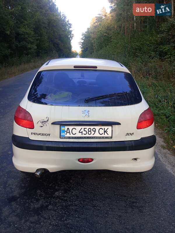 Хетчбек Peugeot 206 2004 в Шацьку