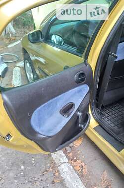 Хэтчбек Peugeot 206 2003 в 