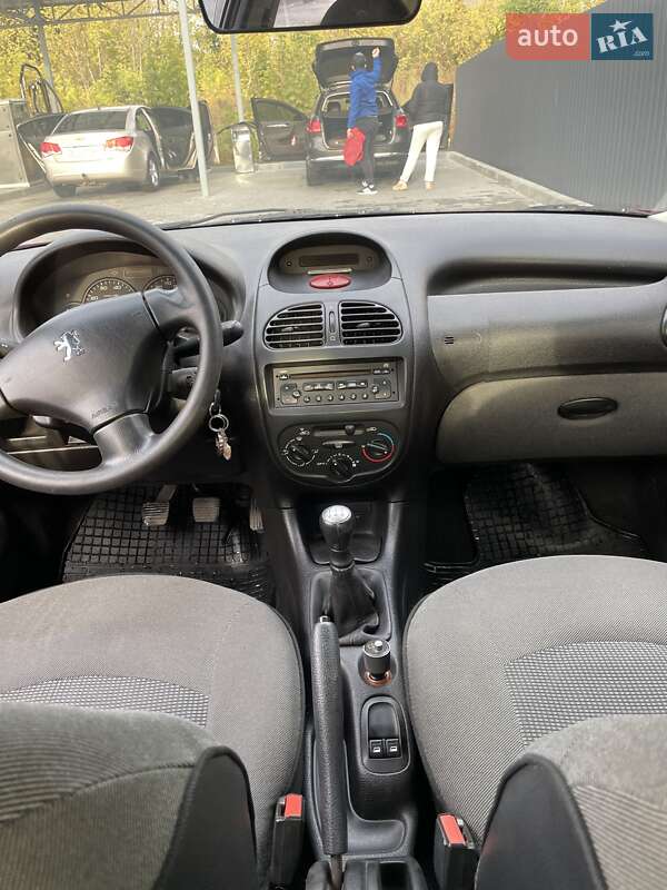 Седан Peugeot 206 2009 в Полтаве