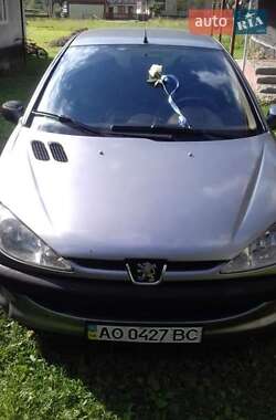 Хэтчбек Peugeot 206 2002 в Хусте