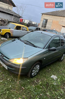 Хетчбек Peugeot 206 2002 в Долині