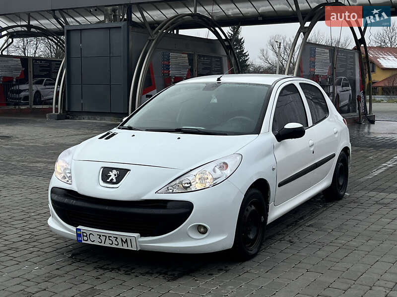 Хэтчбек Peugeot 206 2010 в Ивано-Франковске