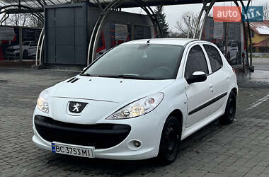 Хэтчбек Peugeot 206 2010 в Ивано-Франковске