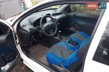 Хэтчбек Peugeot 206 2002 в 