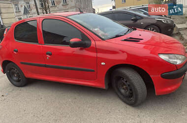 Хэтчбек Peugeot 206 2005 в Городке