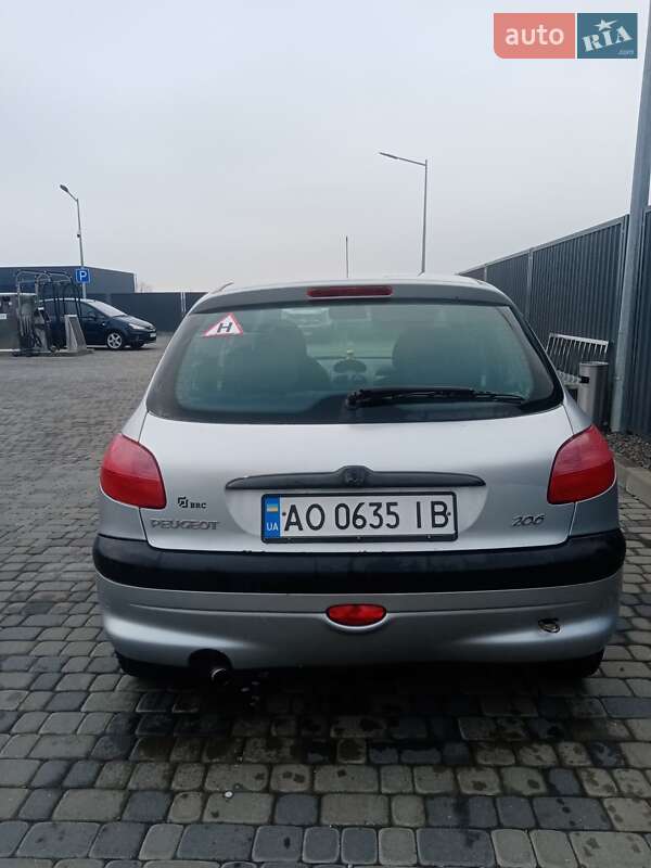 Хэтчбек Peugeot 206 2000 в Мукачево