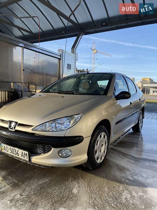 Седан Peugeot 206 2008 в Ужгороде