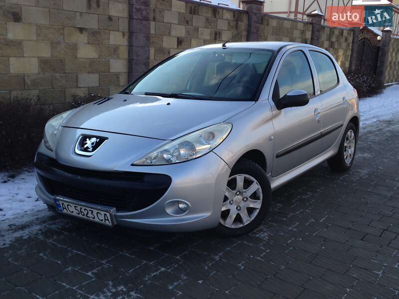 Хэтчбек Peugeot 206 2011 в Луцке